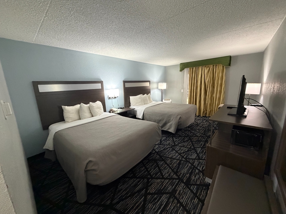 2 Double Beds