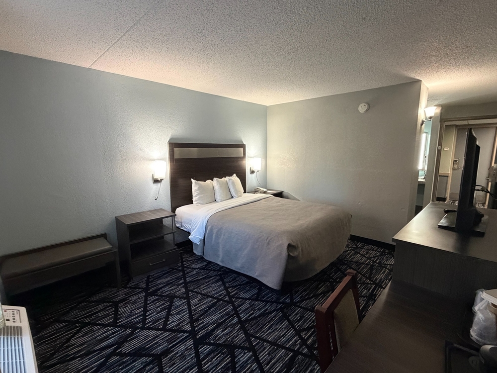 1 Queen Handicap Accessible Room